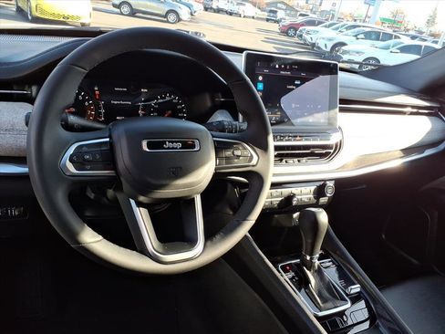 Used 2024 Jeep Compass Latitude image 10