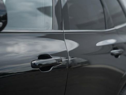 Certified 2025 Volvo XC60 B5 Plus w/ Climate Package AWD/4WD image 17