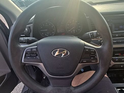 Used 2017 Hyundai Elantra SE FWD image 14