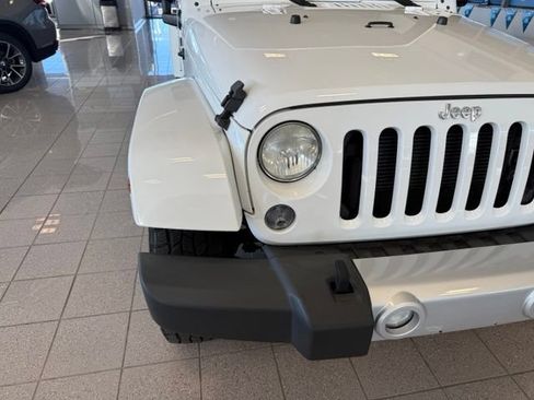Used 2014 Jeep Wrangler Unlimited Sahara w/ Connectivity Group AWD/4WD image 8