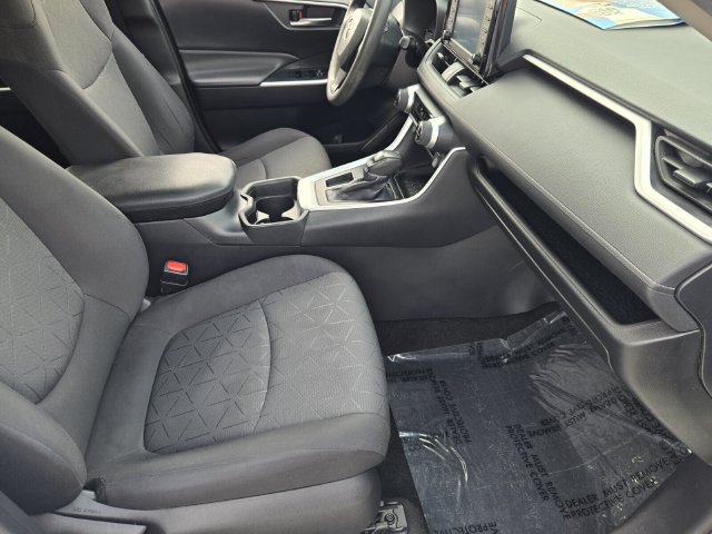 Used 2021 Toyota RAV4 XLE w/ Convenience Package FWD image 19