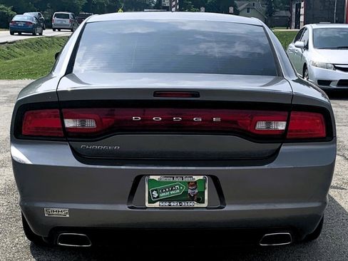 Used 2012 Dodge Charger SE RWD image 4