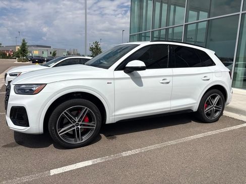 Used 2024 Audi Q5 e Premium Plus w/ Premium Plus Package AWD/4WD image 2