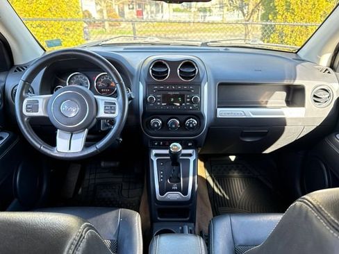 Used 2017 Jeep Compass Latitude image 10