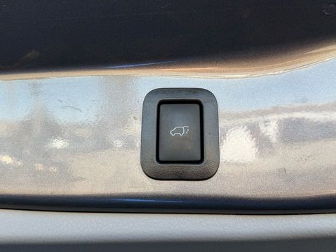 Used 2018 Toyota Highlander Limited w/ Protection Package #3 image 18