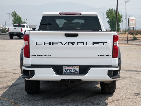 Used 2024 Chevrolet Silverado 1500 Custom w/ Turbomax Blackout Package image 5
