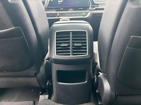 Used 2025 Kia Sportage EX w/ Premium Package image 18