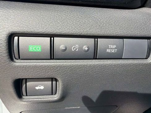 Used 2025 Nissan Sentra SR FWD image 26
