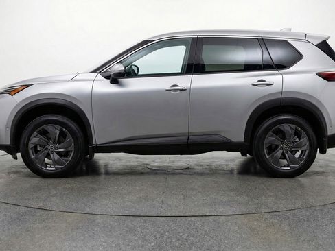 Used 2025 Nissan Rogue SV FWD image 5