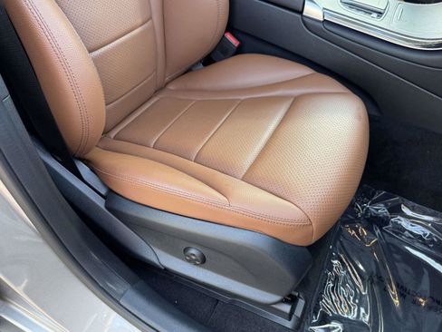 Used 2021 Mercedes-Benz GLC 300 4MATIC image 9