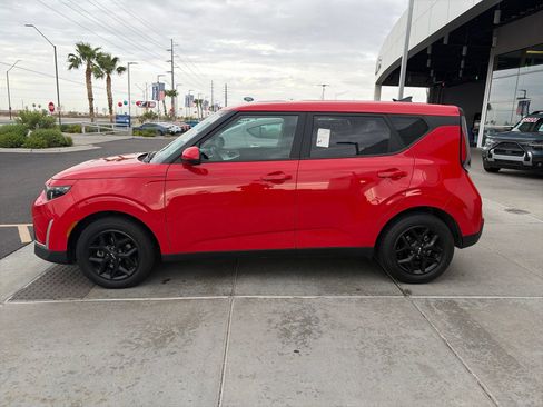 Used 2023 Kia Soul LX w/ LX Technology Package FWD image 2