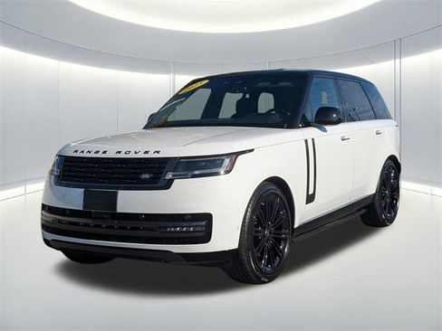 Used 2025 Land Rover Range Rover SE image 2