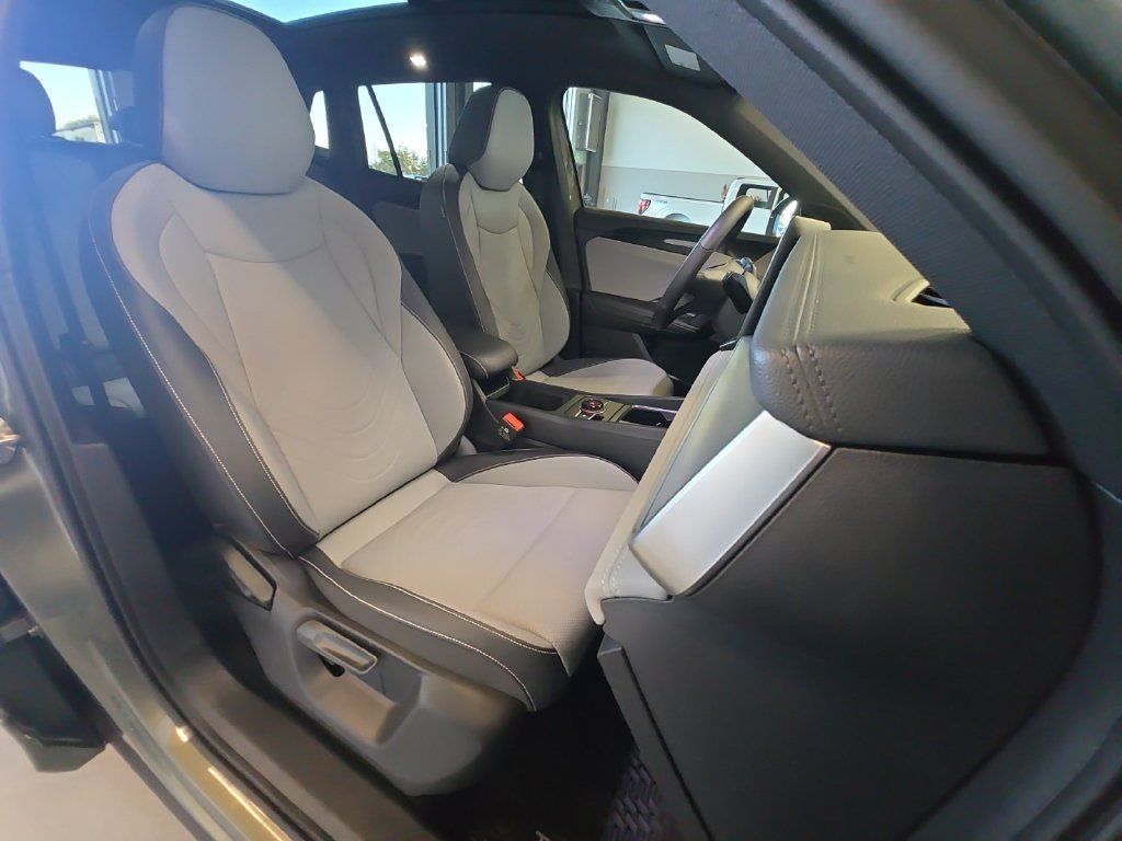 Used 2026 Volkswagen Tiguan SE R-Line AWD/4WD image 36