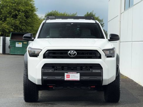 Certified 2025 Toyota 4Runner SR5 AWD/4WD image 2