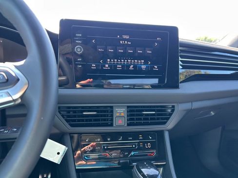 Used 2025 Volkswagen Jetta Sport image 31