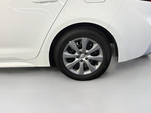 Used 2026 Toyota Corolla LE FWD image 11