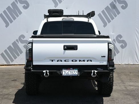 Used 2020 Toyota Tacoma TRD Sport w/ Technology Package AWD/4WD image 6