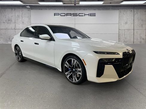 Used 2023 BMW 760i xDrive w/ Executive Package AWD/4WD image 7