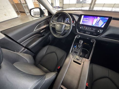 Used 2025 Toyota Grand Highlander LE image 40