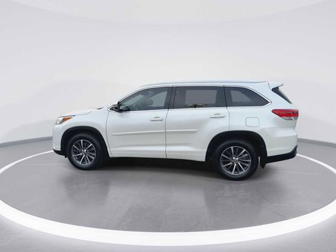 Used 2017 Toyota Highlander XLE image 5