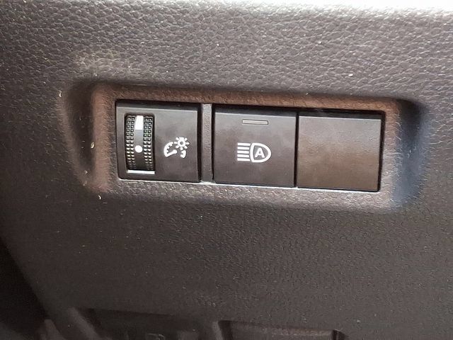 Used 2022 Toyota RAV4 XLE AWD/4WD image 25