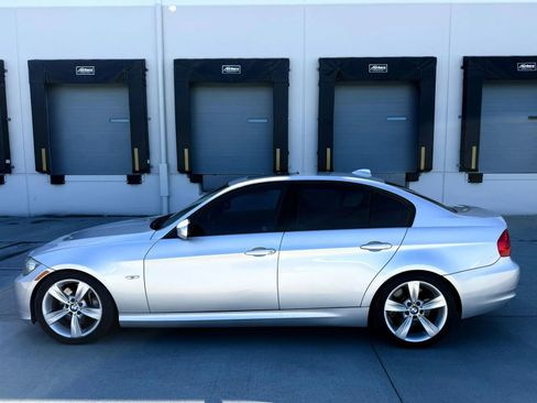 Used 2010 BMW 335i Sedan RWD image 2