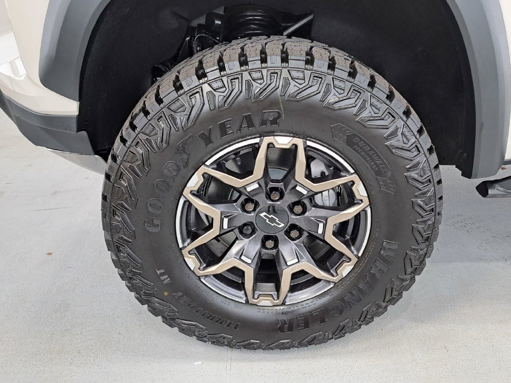 New 2026 Chevrolet Colorado ZR2 w/ Technology Package AWD/4WD image 15