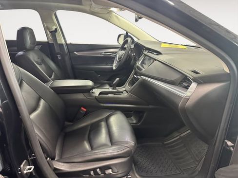 Used 2017 Cadillac XT5 Luxury w/ Driver Awareness Package AWD/4WD image 4