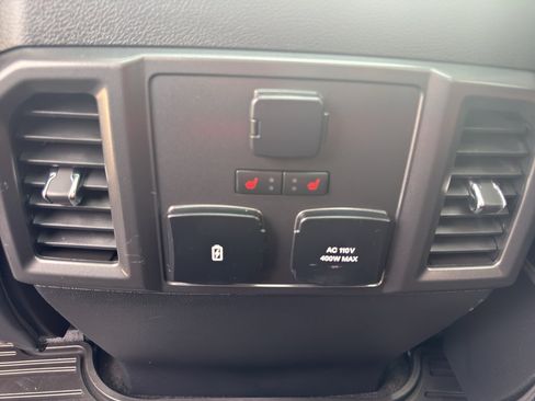 Used 2018 Ford F150 Lariat w/ Equipment Group 502A Luxury AWD/4WD image 37