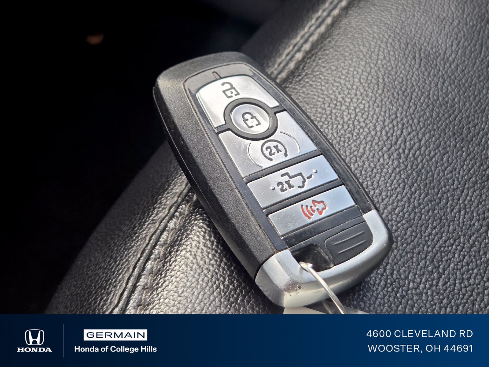 Used 2024 Ford Explorer Limited AWD/4WD image 38