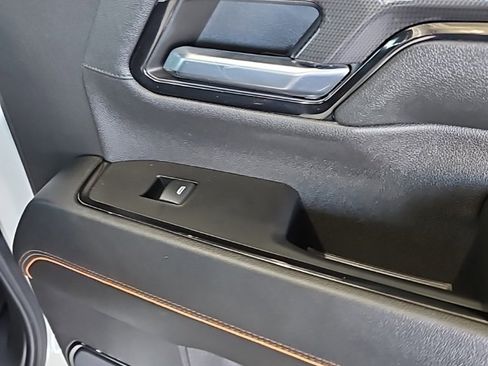 Used 2024 GMC Sierra 2500 AT4 image 18