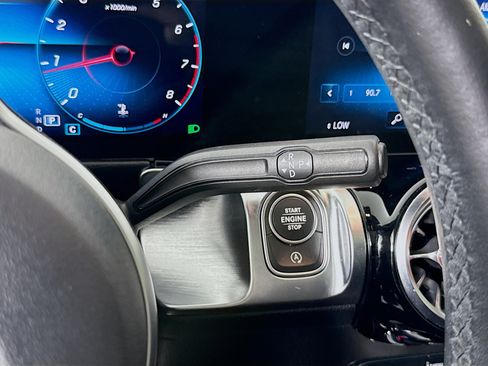 Used 2021 Mercedes-Benz GLB 250 image 18
