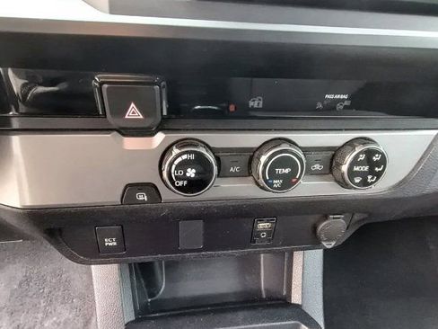 Used 2018 Toyota Tacoma SR w/ SR Convenience Package image 17