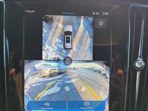 Used 2025 Volvo V60 B5 Cross Country Plus image 18