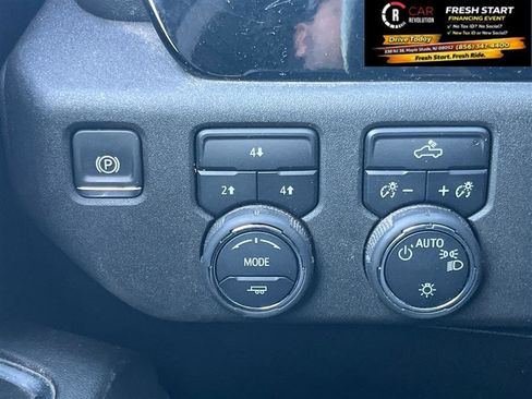 Used 2024 Chevrolet Silverado 2500 LT image 30