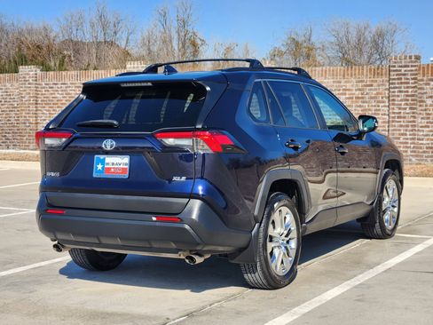 Used 2020 Toyota RAV4 XLE Premium image 6