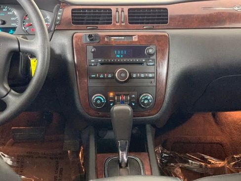 Used 2009 Chevrolet Impala LT FWD image 12
