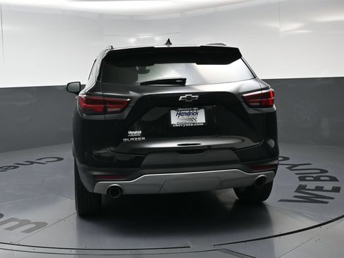Used 2025 Chevrolet Blazer LT w/ Sound & Technology Package FWD image 8
