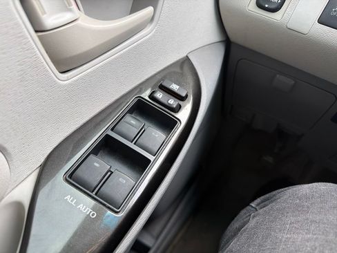 Used 2013 Toyota Sienna LE FWD image 18