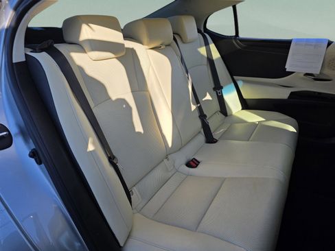 Certified 2022 Lexus ES 350 w/ Premium Package image 24