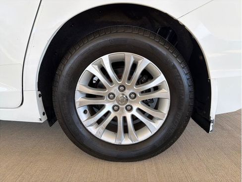 Used 2012 Toyota Sienna XLE w/ Entertainment Pkg image 32