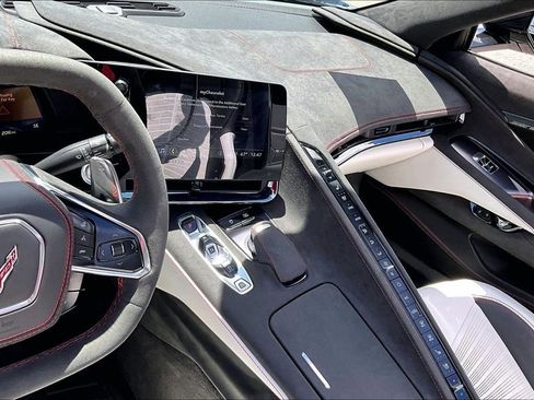 Used 2023 Chevrolet Corvette Stingray Premium Conv w/ Z51 Performance Package RWD image 18