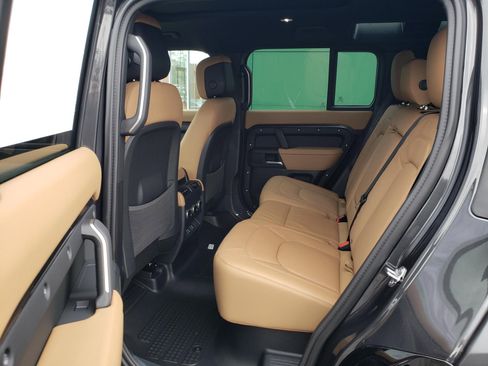 New 2026 Land Rover Defender 110 X-Dynamic SE image 11