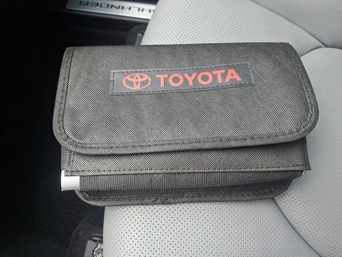 Used 2026 Toyota Highlander Limited AWD/4WD image 27