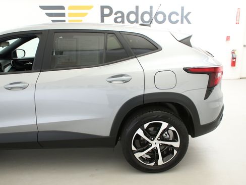 Certified 2025 Chevrolet Trax RS w/ Driver Confidence Package FWD image 5