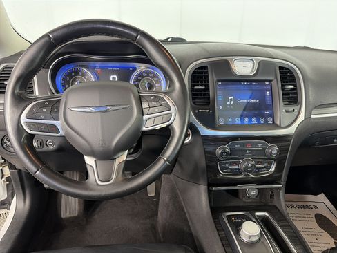 Used 2017 Chrysler 300 Touring w/ Value Package RWD image 3