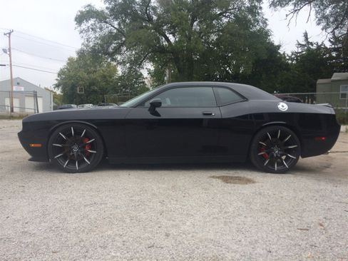 Used 2010 Dodge Challenger SRT8 image 2