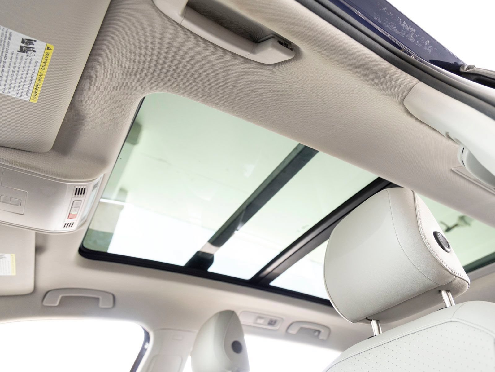 Used 2023 Volkswagen Tiguan SE w/ Panoramic Sunroof Package FWD image 17
