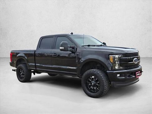 Used 2019 Ford F250 Lariat w/ Lariat Ultimate Package image 3