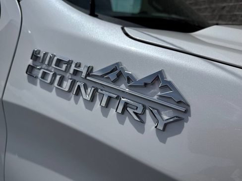 Used 2024 Chevrolet Silverado 1500 High Country w/ Z71 Off-Road Package AWD/4WD image 10